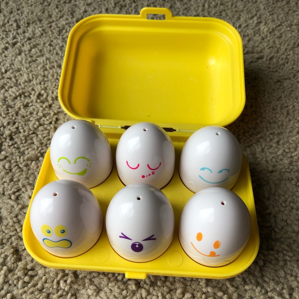 TOMY Toomies Squeak Toy, Hide & Squeak Eggs